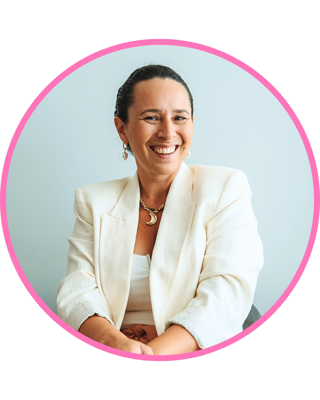 Fundadora de la Academia Mamá Emprende, lidera una de las comunidades de mujeres emprendedoras más grandes e influyentes del país.