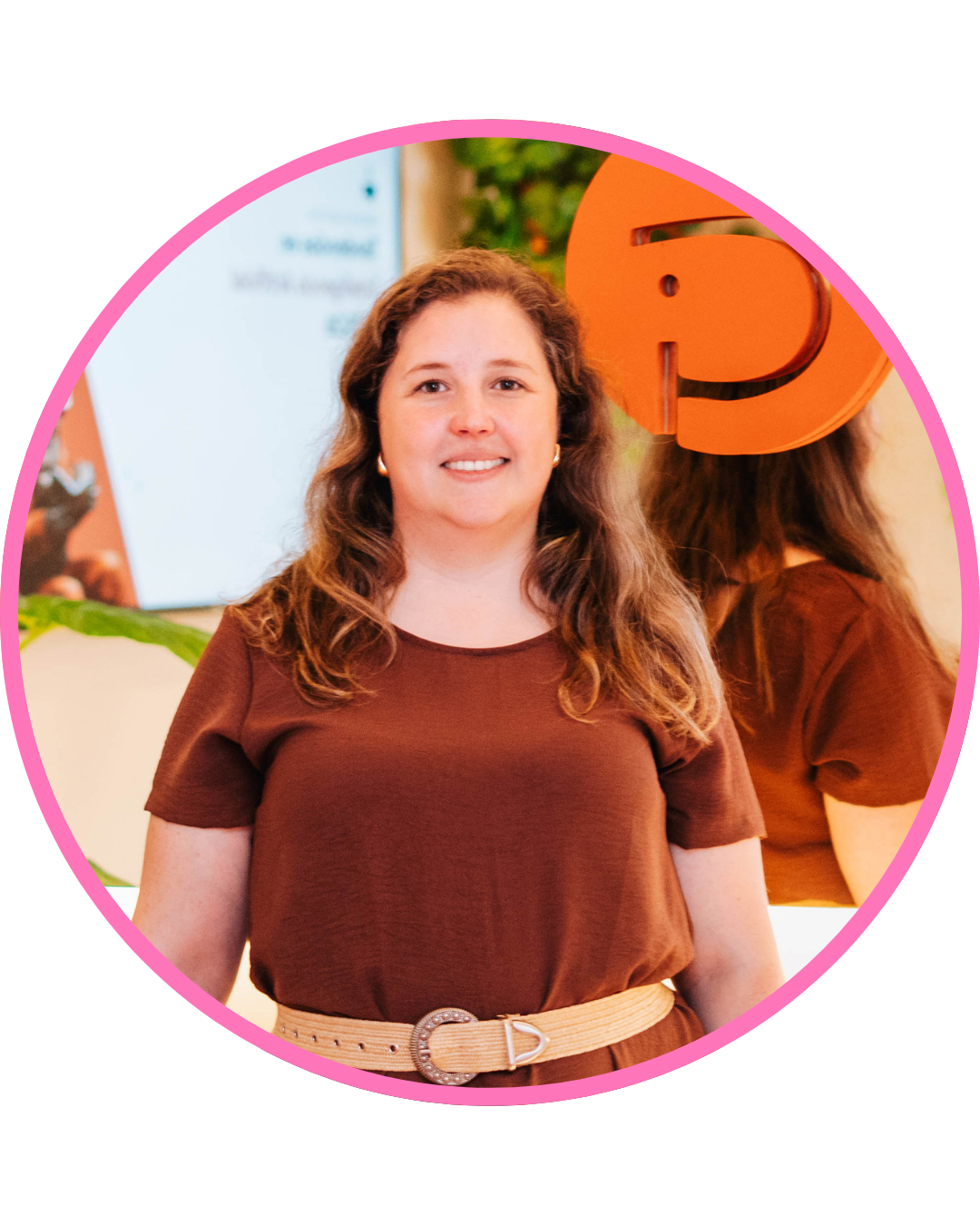 Es ingeniera en sistemas, consultora estratégica en IA y speaker, con más de 15 años liderando proyectos vinculados a inteligencia artificial, innovación y procesos de negocio.